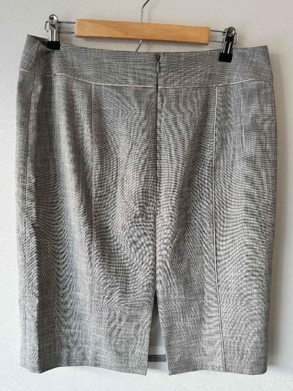 White House / Black Market lined skirt - Size: 12